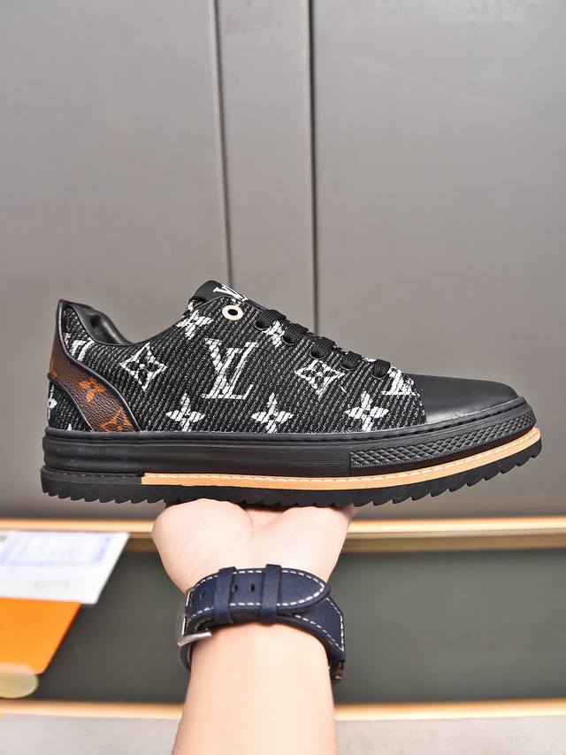 新品 商品商标：Lv* 路易威* 休闲鞋 正码码数: 38-44 可订做45 商品材料：鞋面1:1材质羊皮里，橡胶耐磨大底。